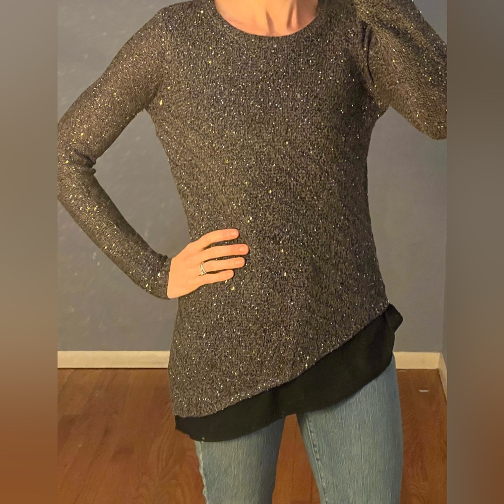 Asymmetrical knit top with sequins